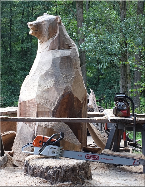 grizzly  b�r holzwerker jochen adam schnitzen mit der motors�ge